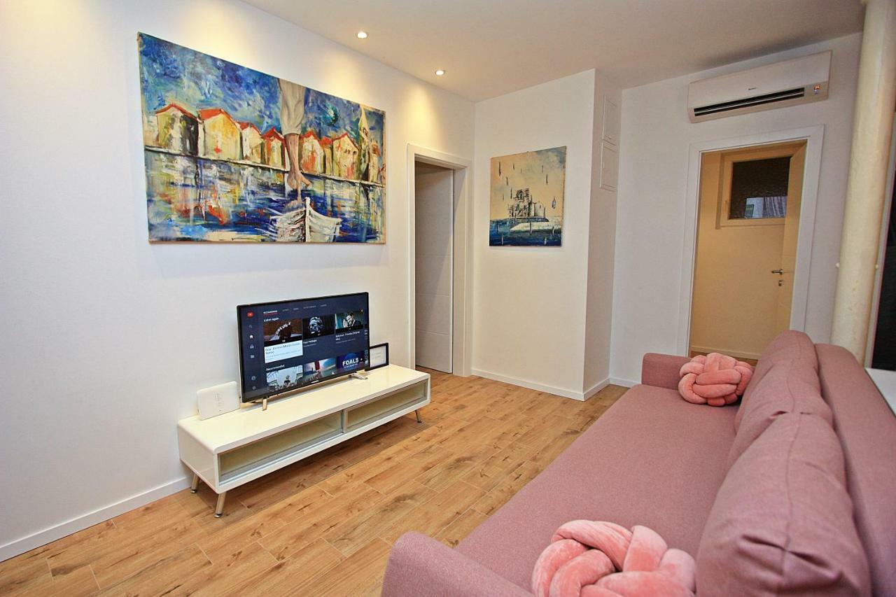 Apartman Michelangelo In The Centar Of ซูเปตาร์ ภายนอก รูปภาพ