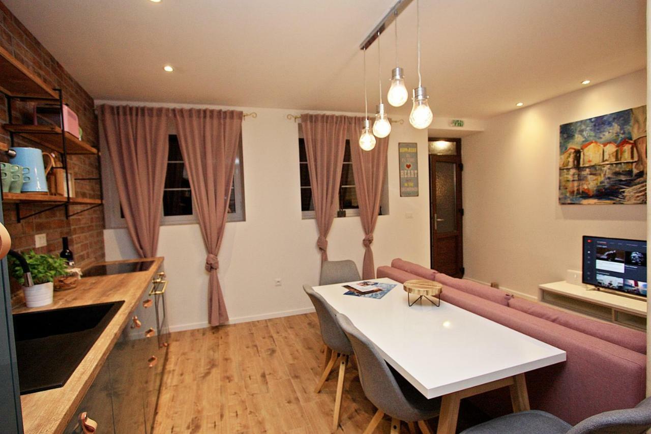 Apartman Michelangelo In The Centar Of ซูเปตาร์ ภายนอก รูปภาพ