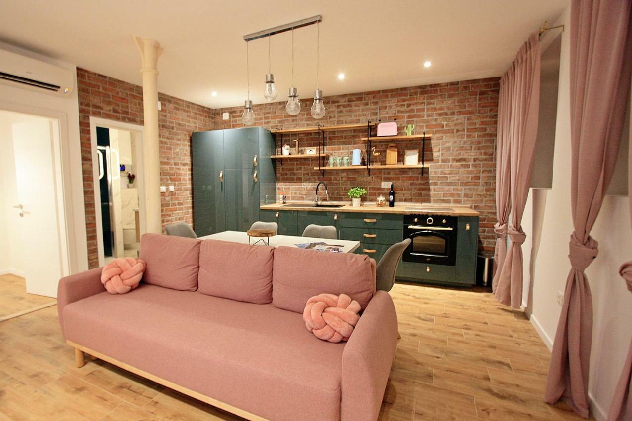 Apartman Michelangelo In The Centar Of ซูเปตาร์ ภายนอก รูปภาพ