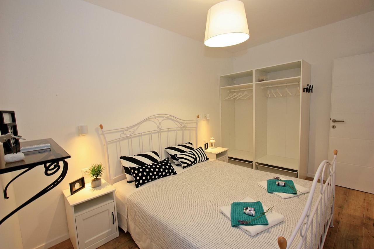 Apartman Michelangelo In The Centar Of ซูเปตาร์ ภายนอก รูปภาพ