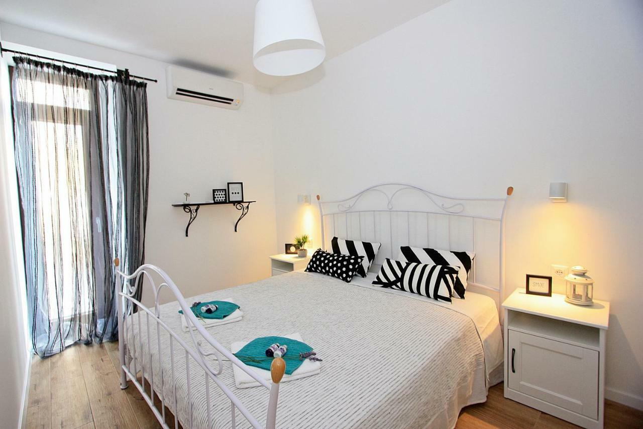 Apartman Michelangelo In The Centar Of ซูเปตาร์ ภายนอก รูปภาพ
