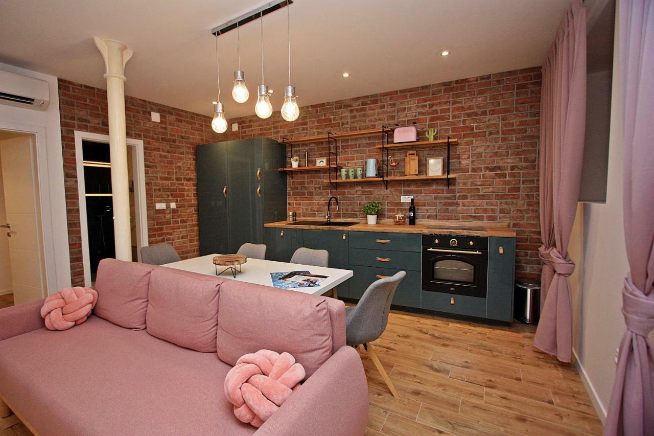Apartman Michelangelo In The Centar Of ซูเปตาร์ ภายนอก รูปภาพ