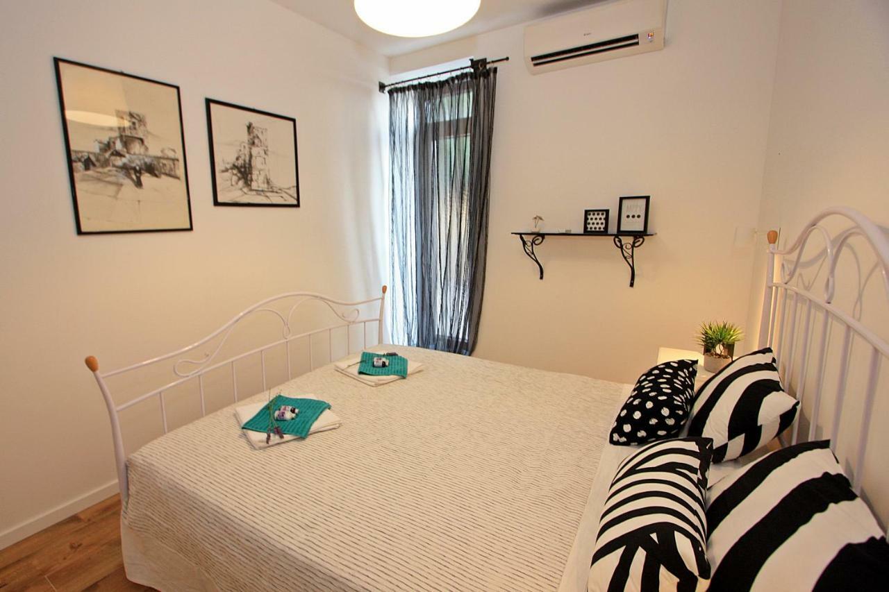 Apartman Michelangelo In The Centar Of ซูเปตาร์ ภายนอก รูปภาพ