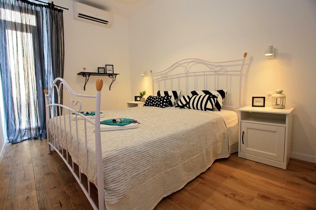 Apartman Michelangelo In The Centar Of ซูเปตาร์ ภายนอก รูปภาพ