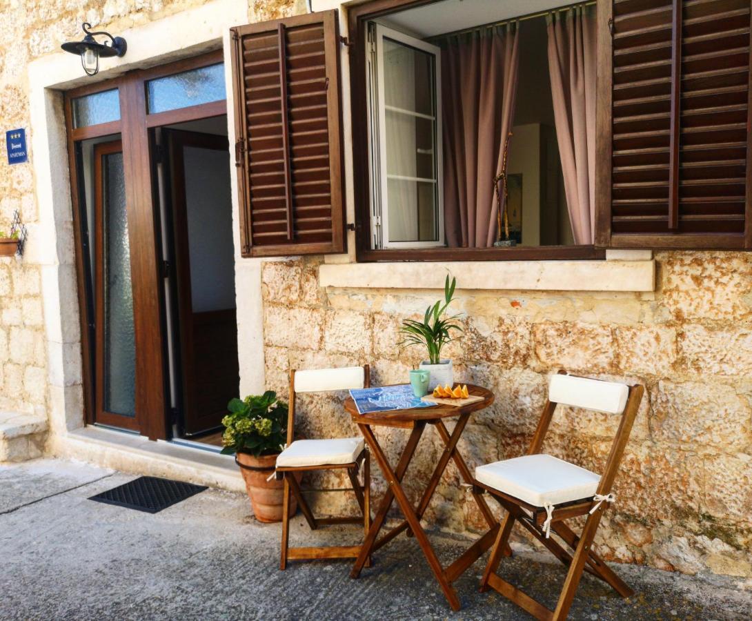 Apartman Michelangelo In The Centar Of ซูเปตาร์ ภายนอก รูปภาพ